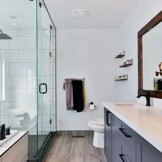 Douche de plain-pied avec receveur extra-plat