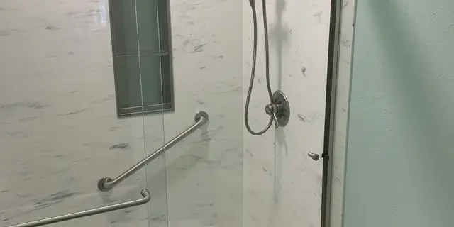 Salle de bain adaptée PMR